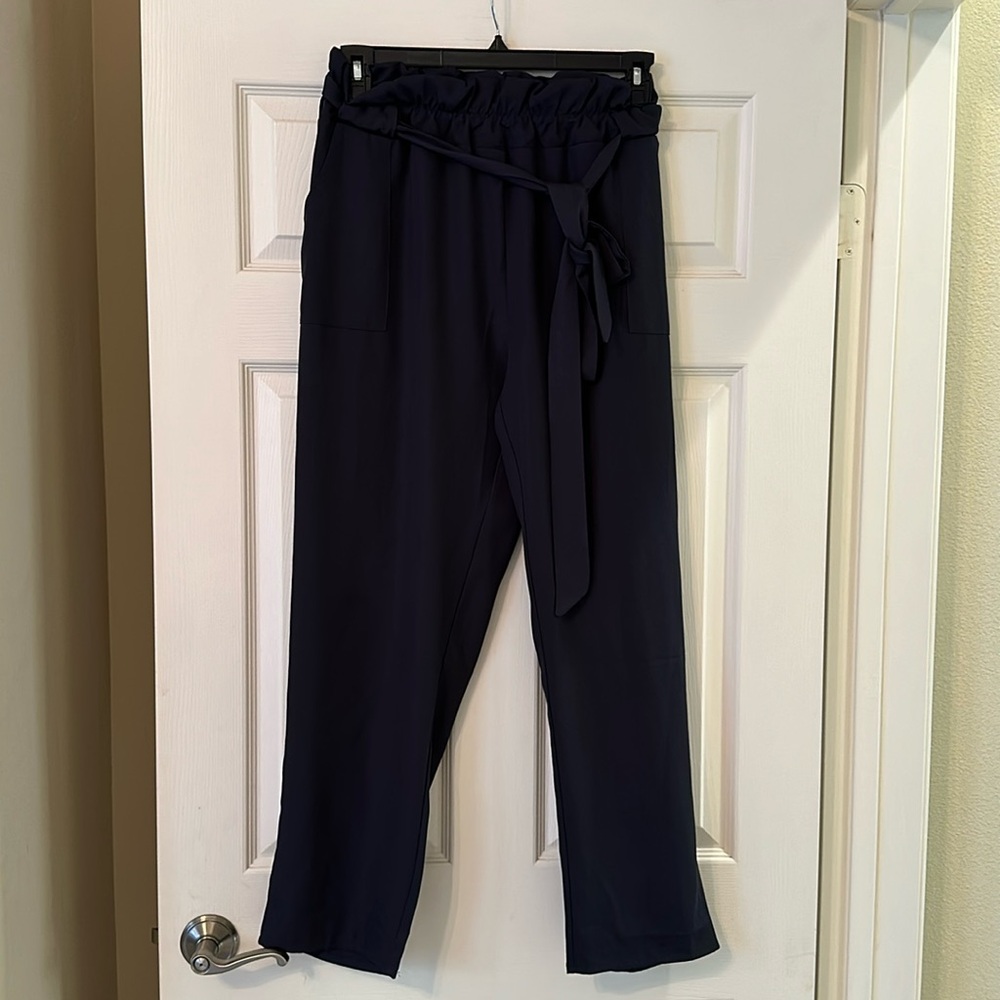 SHEIN Black pants with belt and pockets